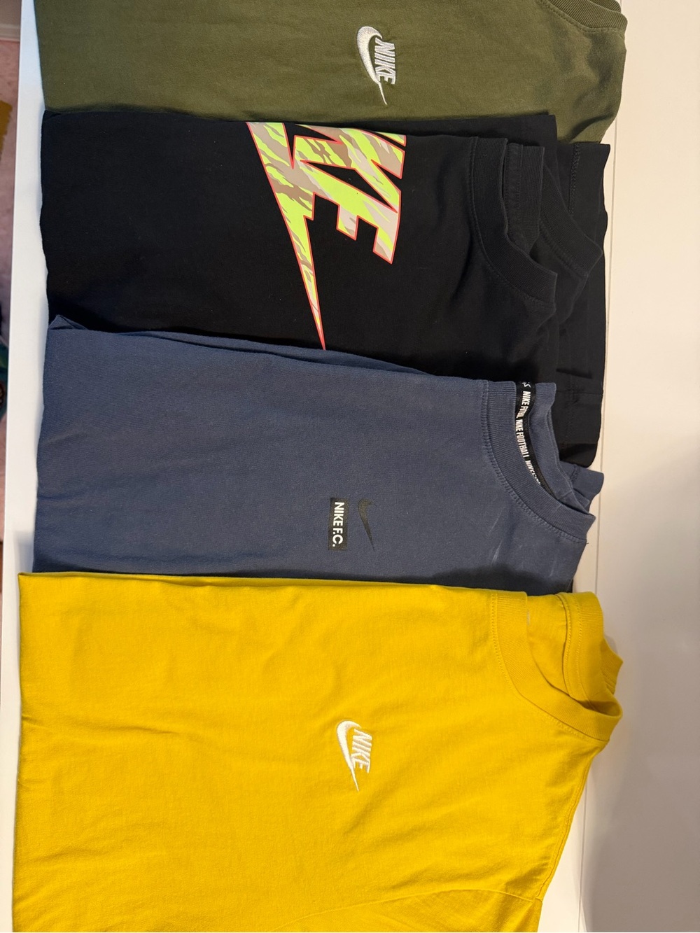 Nike Men’s Large T-Shirt Bundle 4 Graphic Embroidered Tees